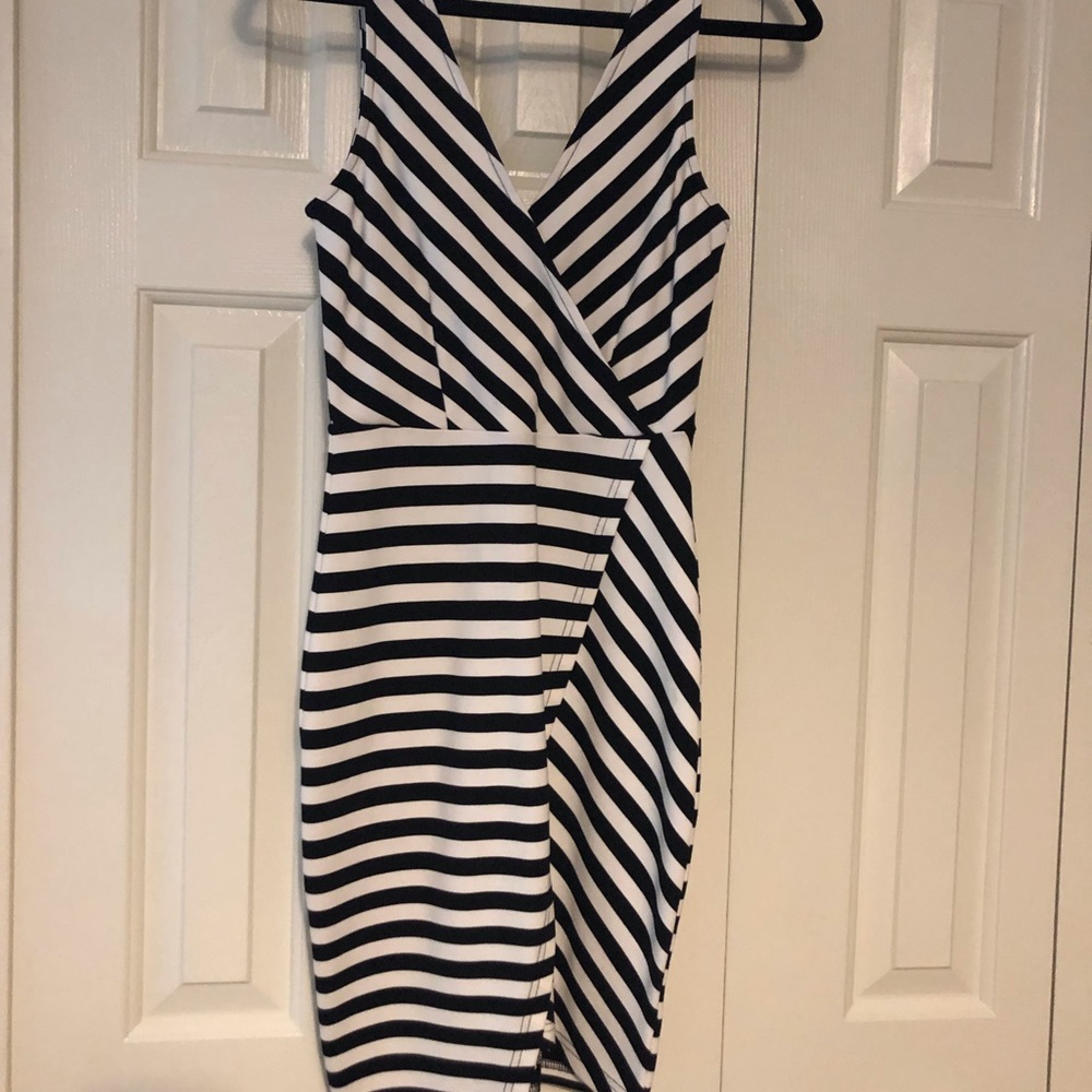 Beautiful and fun dress,
